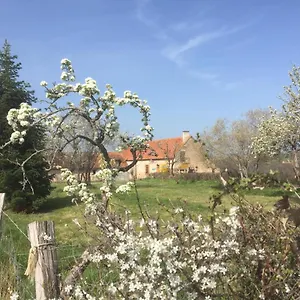 D'hotes Domaine Les Grands Perons Bed & Breakfast